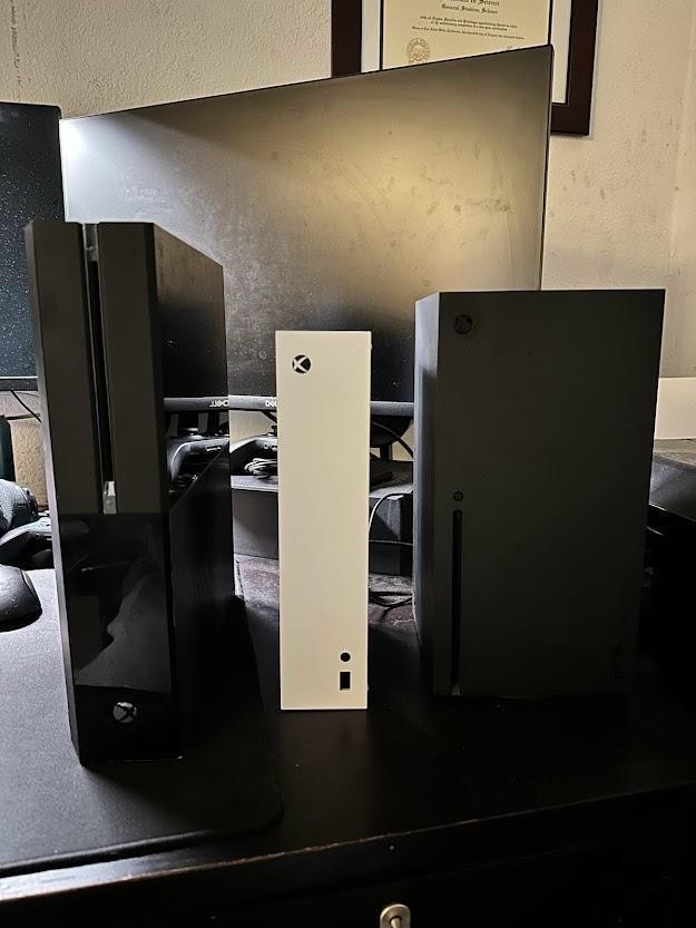 RealWorldQA: a real-world photo of three objects.